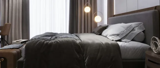 Gemütliches Schlafzimmer mit Vorhängen, Bett und warmer Beleuchtung